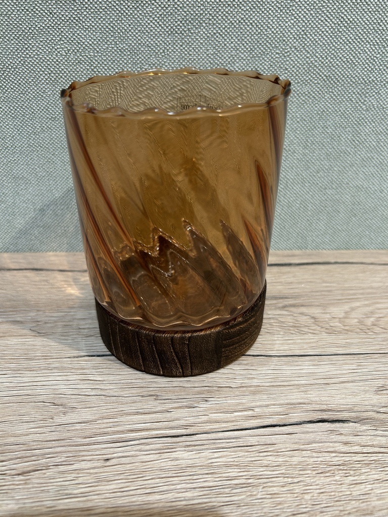 Glas Windlicht auf Holzfuß