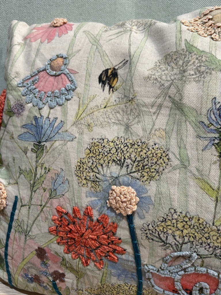 Kissen Blumenwiese mit Paspelierung und Füllung
