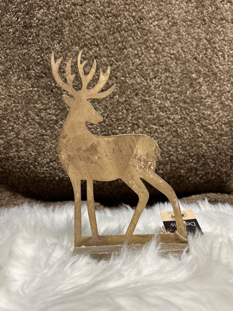 Hirsch auf Holzsockel