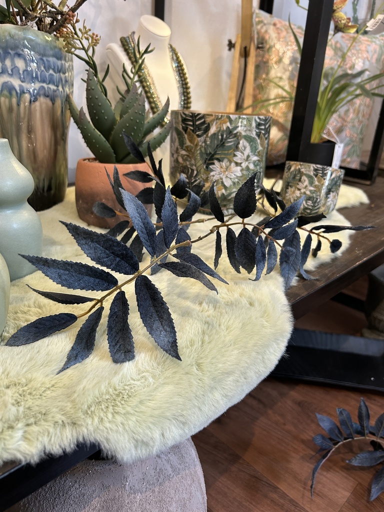 Sorbuszweig royalblau