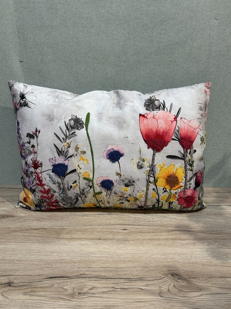 Kissen Blumenwiese mit Füllung, 55 x 40 cm
