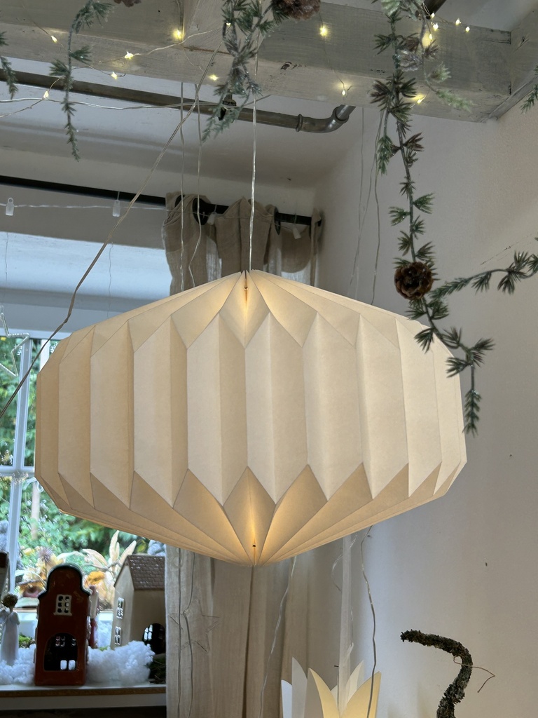 Papierornamente beleuchtet