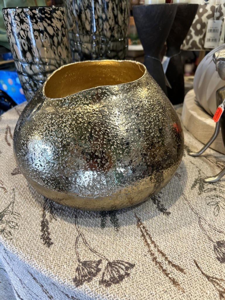 Metallschale gehämmert