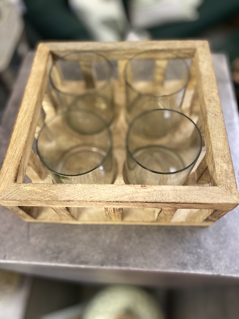 Holztablett mit Teelichtgläsern