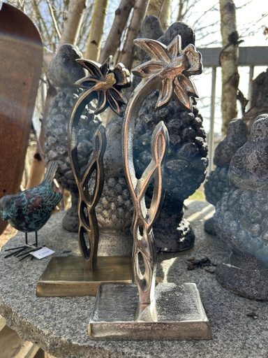 Blumen Ornament silber auf Fuß